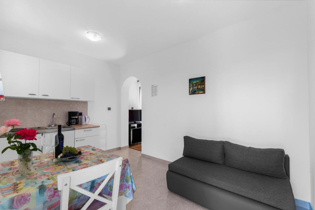 Apartments Villa Falcon フンタナ エクステリア 写真